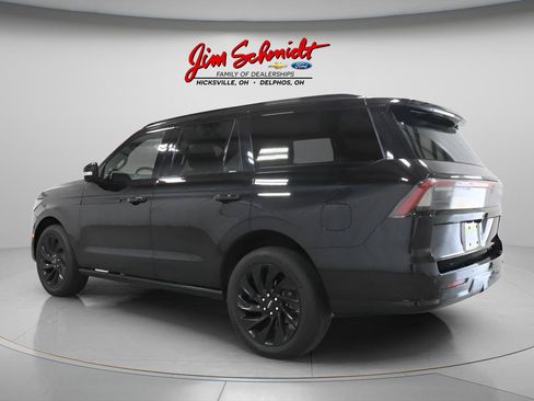 Used 2025 Lincoln Navigator Reserve w/ Jet Appearance Package AWD/4WD image 4