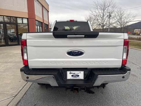 Used 2019 Ford F250 XLT w/ XLT Premium Package image 6