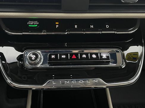 Used 2025 Lincoln Corsair FWD image 32