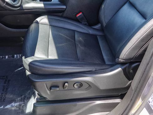 Used 2022 Chevrolet Suburban LT RWD image 20