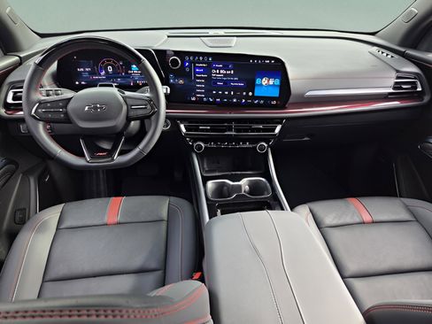 Used 2024 Chevrolet Traverse RS FWD image 12