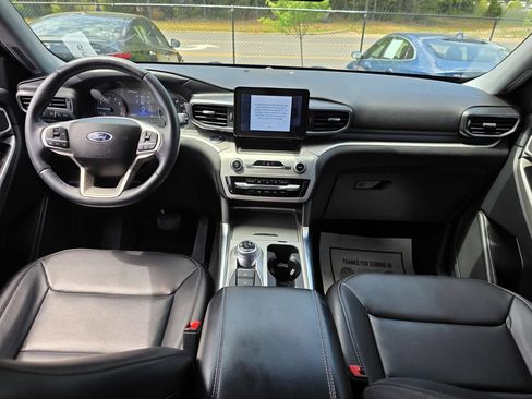 Used 2022 Ford Explorer XLT w/ Equipment Group 202A AWD/4WD image 23