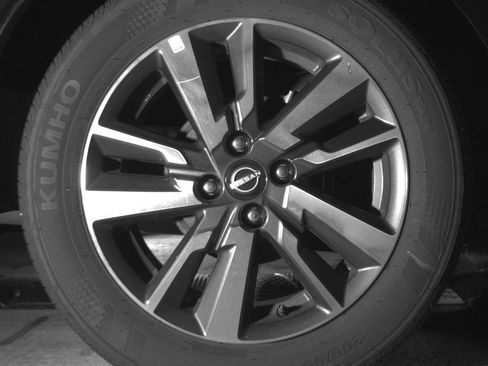 Used 2025 Nissan Versa SV FWD image 15