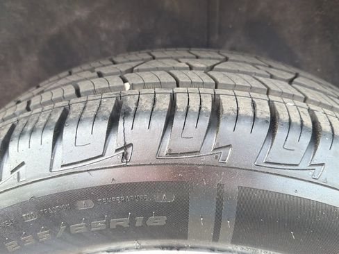 Used 2017 GMC Acadia SLE image 9