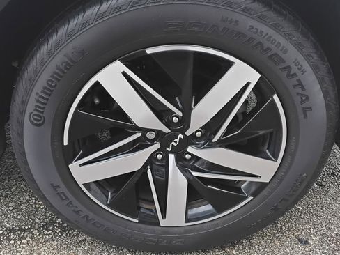 Used 2022 Kia Sorento EX w/ Panoramic Sunroof Package image 14