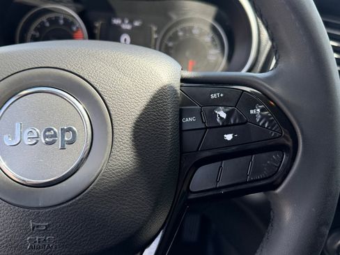 Used 2020 Jeep Cherokee Latitude Plus FWD image 22