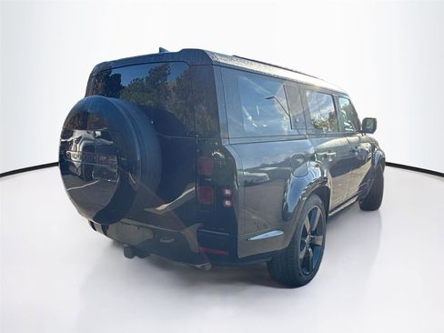 Used 2024 Land Rover Defender 130 X-Dynamic SE image 6