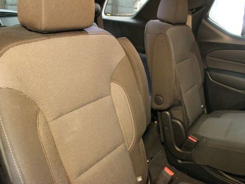 Used 2023 Chevrolet Traverse LT image 14