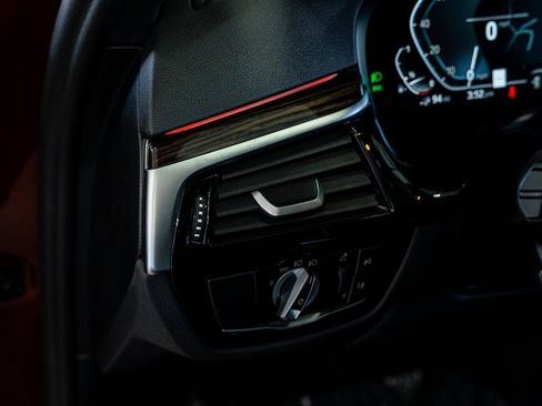 Used 2023 BMW 530e xDrive image 40