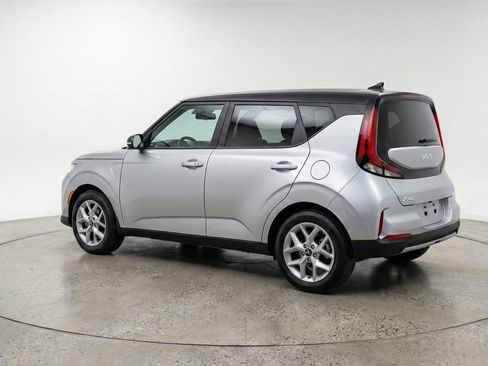 Used 2025 Kia Soul LX w/ LX Technology Package FWD image 6