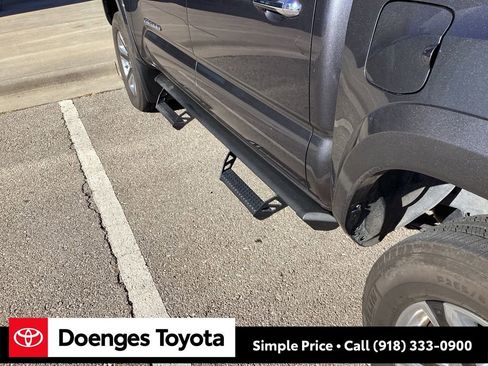 Used 2018 Toyota Tacoma Limited image 15