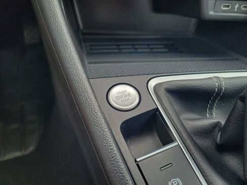 Used 2025 Volkswagen Jetta SE FWD image 25