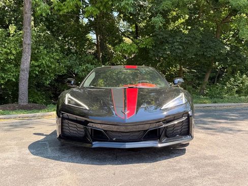 Used 2026 Chevrolet Corvette Z06 w/ Stealth Interior Trim Package RWD image 2