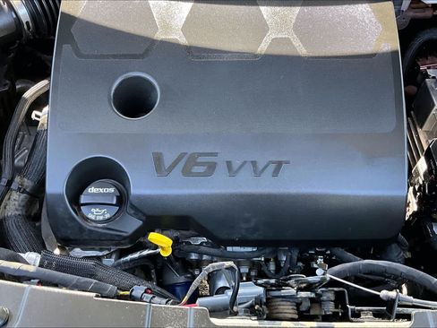Used 2023 Chevrolet Traverse LT FWD image 32