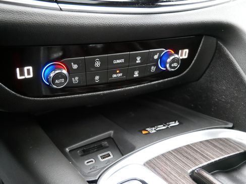 Used 2024 Buick Enclave Avenir w/ Avenir Technology Package image 20