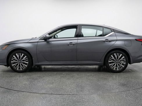Used 2025 Nissan Altima 2.5 SV FWD image 5