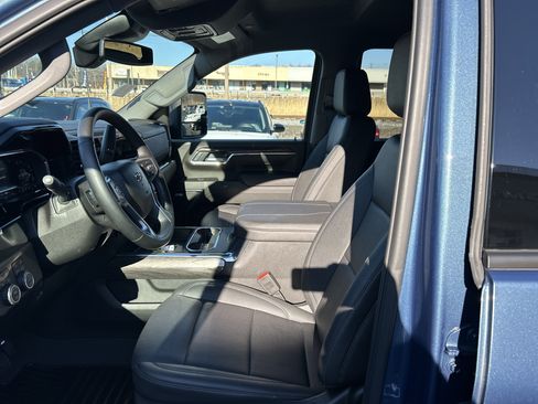 Used 2025 Chevrolet Silverado 2500 LTZ w/ Trail Boss Package image 12