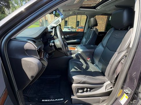 Used 2018 Cadillac Escalade Premium Luxury AWD/4WD image 2