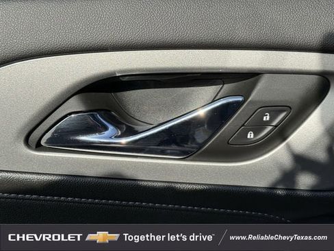 Used 2023 Chevrolet Traverse LT FWD image 26