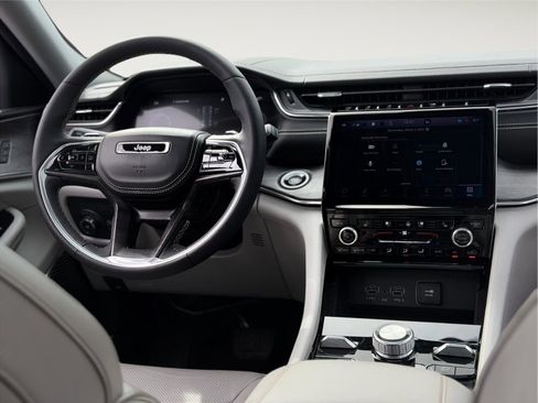 Used 2023 Jeep Grand Cherokee Overland image 19