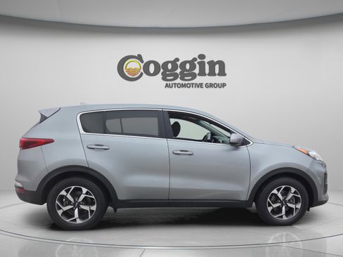 Used 2022 Kia Sportage LX image 5