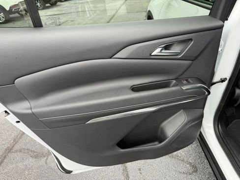 Used 2024 Chevrolet Traverse LT image 21