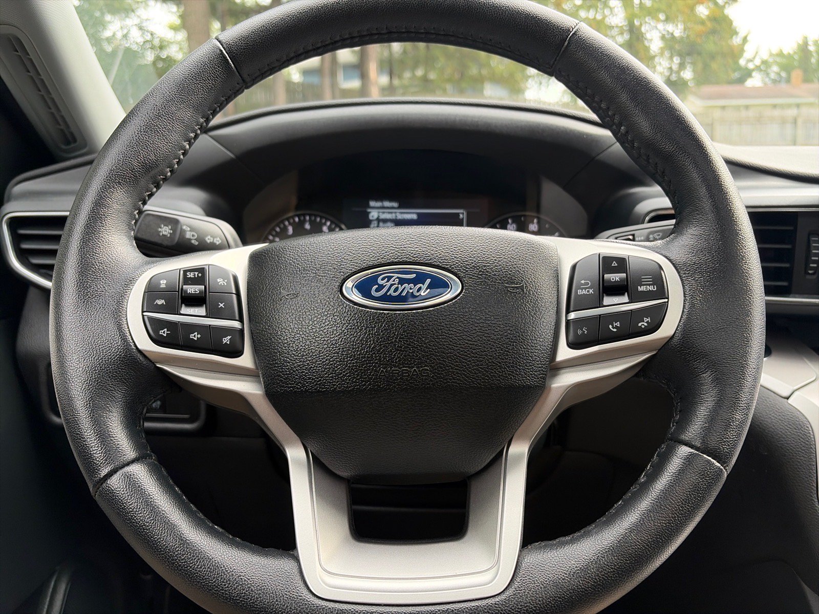 Used 2024 Ford Explorer XLT w/ Equipment Group 202A AWD/4WD image 27