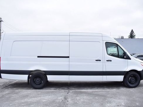 Used 2025 Mercedes-Benz Sprinter 2500 image 6