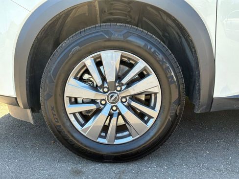 Used 2025 Nissan Pathfinder SV image 32