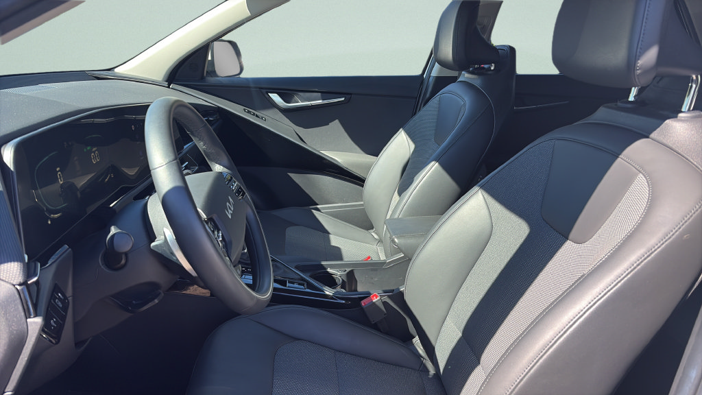Used 2023 Kia Niro EX FWD image 9