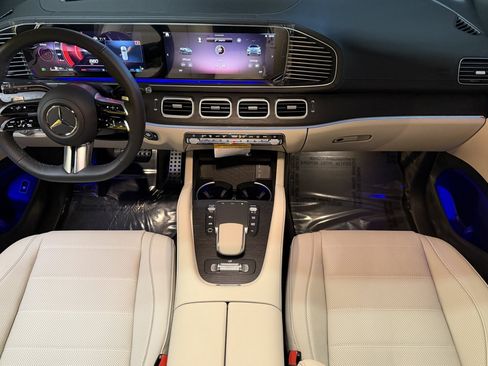 New 2026 Mercedes-Benz GLS 580 4MATIC image 11