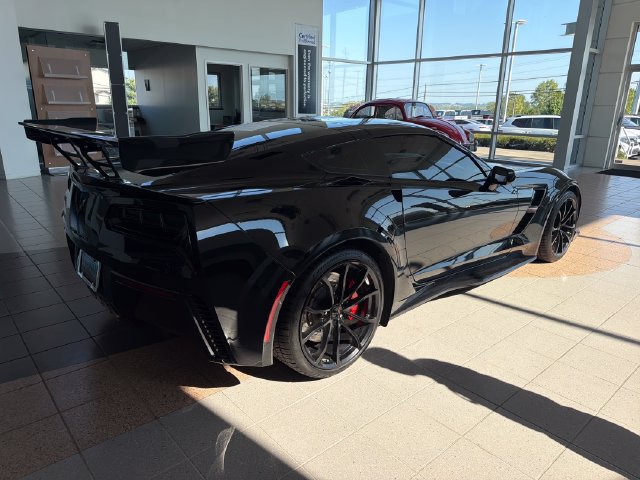Used 2019 Chevrolet Corvette Grand Sport w/ Carbon Flash Badge Package RWD image 3