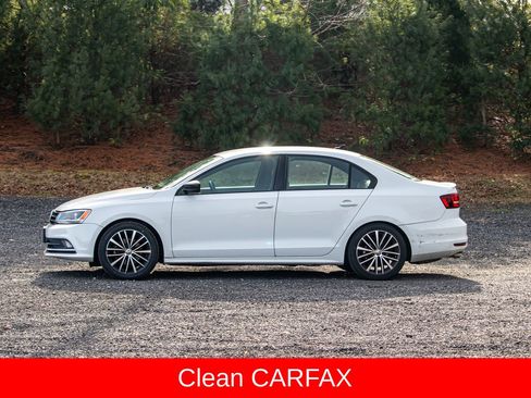 Used 2016 Volkswagen Jetta Sport image 4