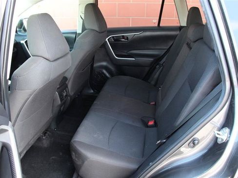 Used 2022 Toyota RAV4 LE w/ Carpet Mat Package (TMS) AWD/4WD image 16