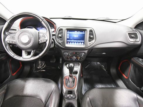 Used 2020 Jeep Compass Trailhawk image 3