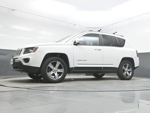 Used 2017 Jeep Compass High Altitude AWD/4WD image 35