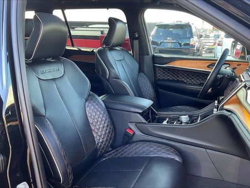 Used 2023 Jeep Grand Cherokee L Summit image 5