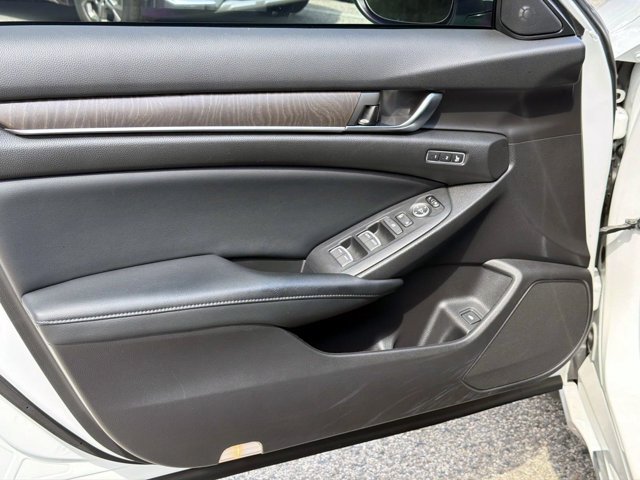 Used 2018 Honda Accord Touring image 15