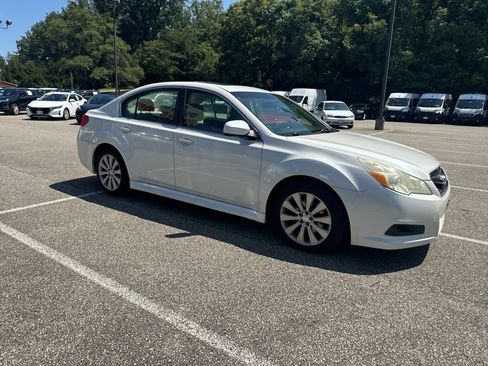 Used 2010 Subaru Legacy 2.5i Limited AWD/4WD image 2