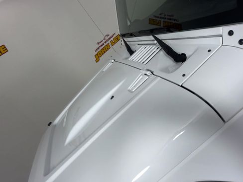 Used 2018 Jeep Wrangler Unlimited Sahara AWD/4WD image 11