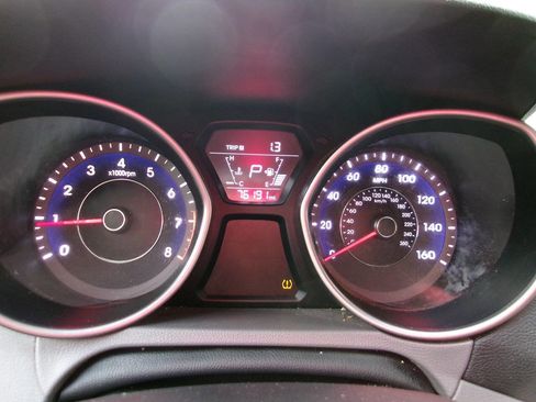 Used 2015 Hyundai Elantra SE FWD image 9