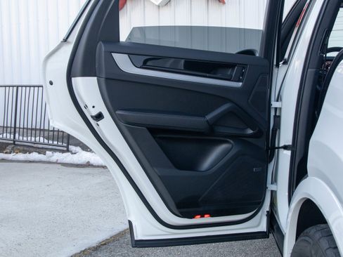 Certified 2024 Porsche Cayenne image 27