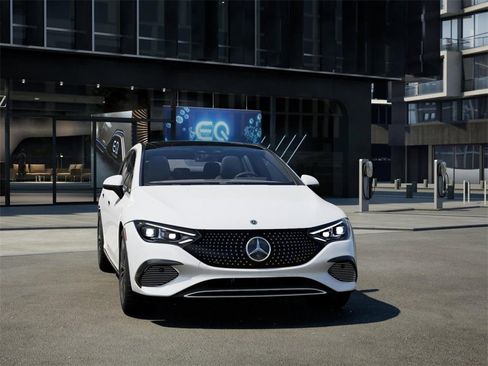 New 2026 Mercedes-Benz EQE 320+ Sedan image 8