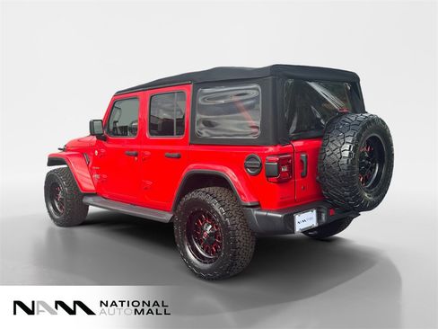 Used 2018 Jeep Wrangler Unlimited Sahara image 3