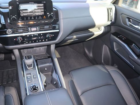 Used 2024 Nissan Pathfinder SL image 13