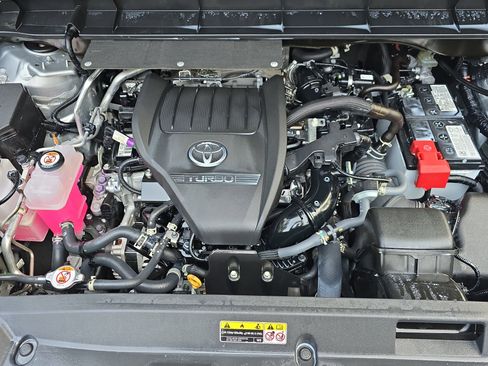 Used 2023 Toyota Highlander XLE image 28