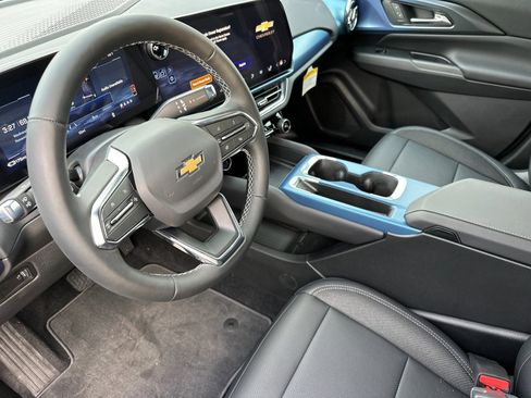 New 2026 Chevrolet Equinox EV LT image 10