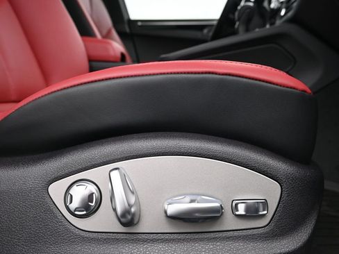 Certified 2026 Porsche Macan Turbo AWD/4WD image 15