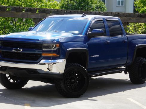 Used 2017 Chevrolet Silverado 1500 LT w/ All Star Edition AWD/4WD image 2