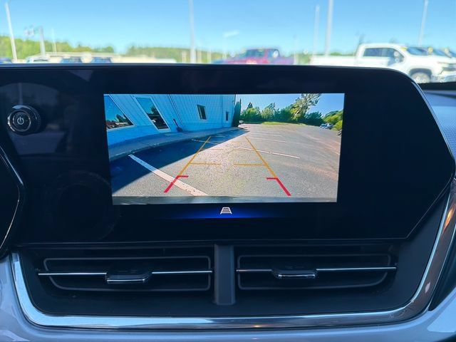 Used 2025 Chevrolet Trax LT FWD image 23